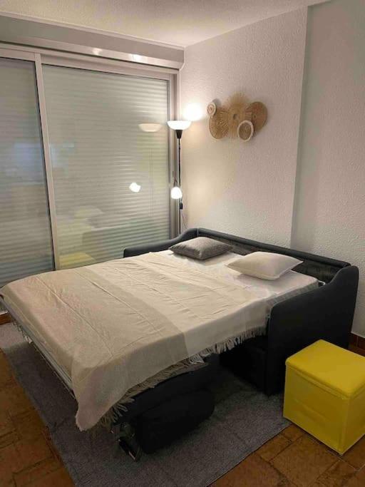 Posteľ alebo postele v izbe v ubytovaní Joli Studio Cabine - Port Camargue - Plage Sud