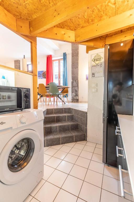 Kuchyňa alebo kuchynka v ubytovaní Appartement spacieux Luna Park centre