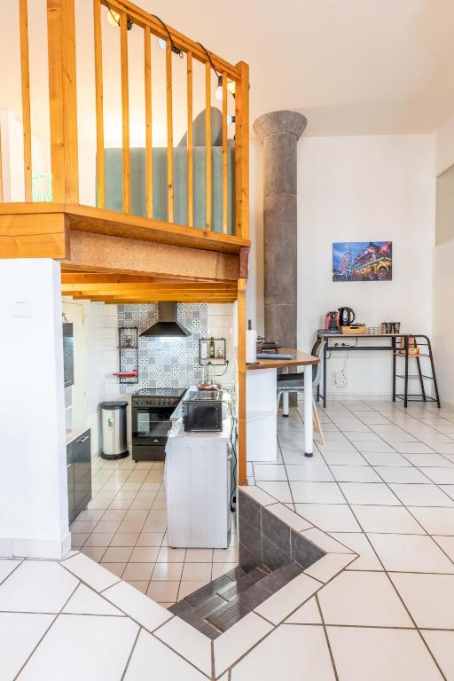 Kuchyňa alebo kuchynka v ubytovaní Appartement spacieux Luna Park centre