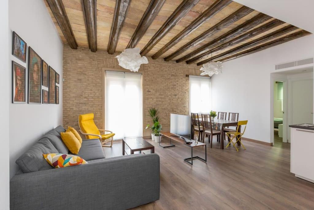 SB1 2 Bedroom apartment in Historic Center, Zaragoza, Spain