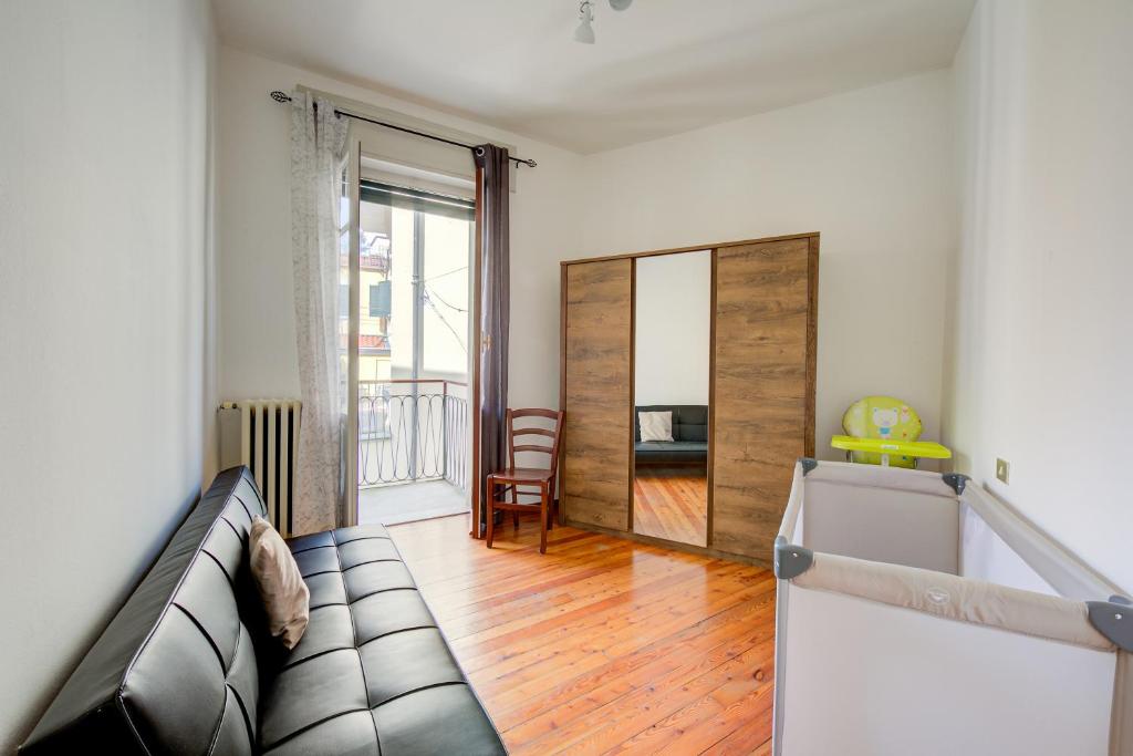 A television and/or entertainment centre at Casa Rachele Stresa Center - Happy Rentals