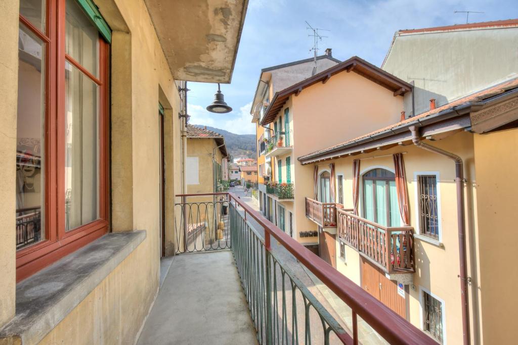 A balcony or terrace at Casa Rachele Stresa Center - Happy Rentals