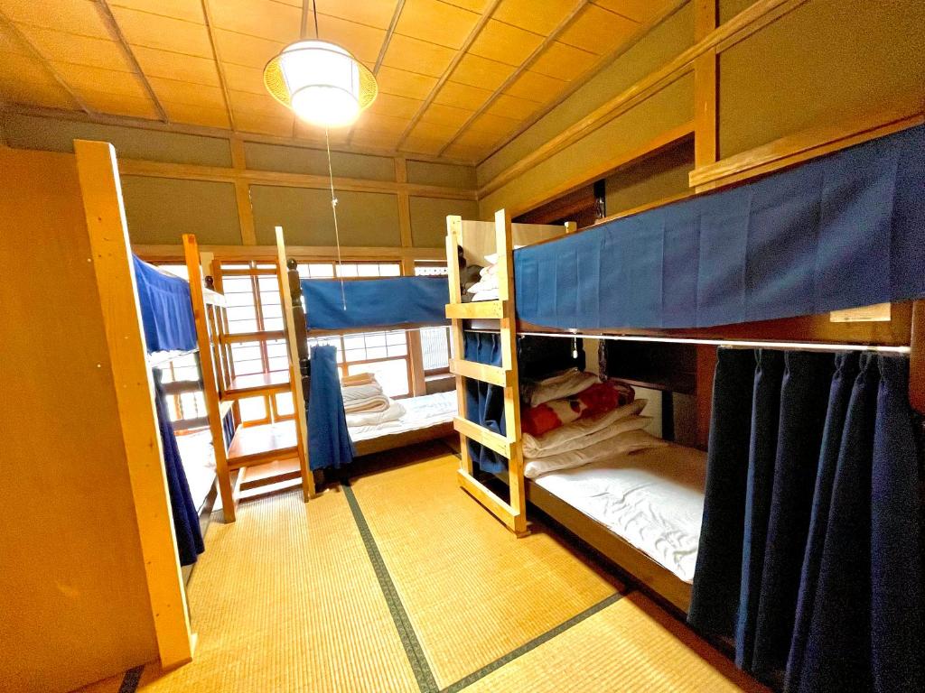自然豊かな隠れ家ゲストハウス和村Nagomura - Bed In 6-Bed Mixed Dormitory Room