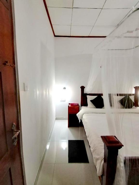 Postel nebo postele na pokoji v ubytování Tantra Ella Lodge