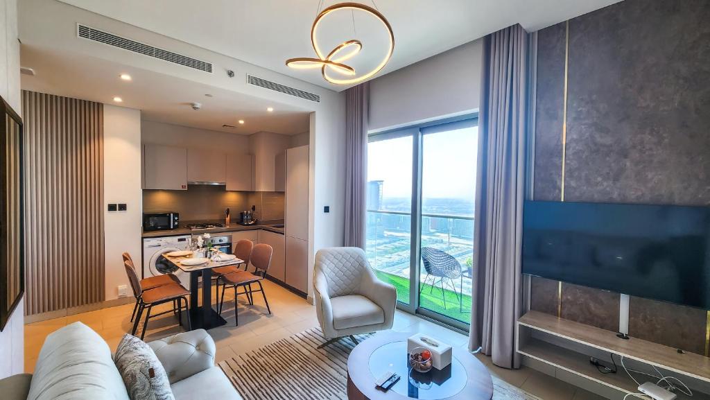 STAY BY LATINEM Luxury 1BR Holiday Home CVR A2609 near Burj Khalifa