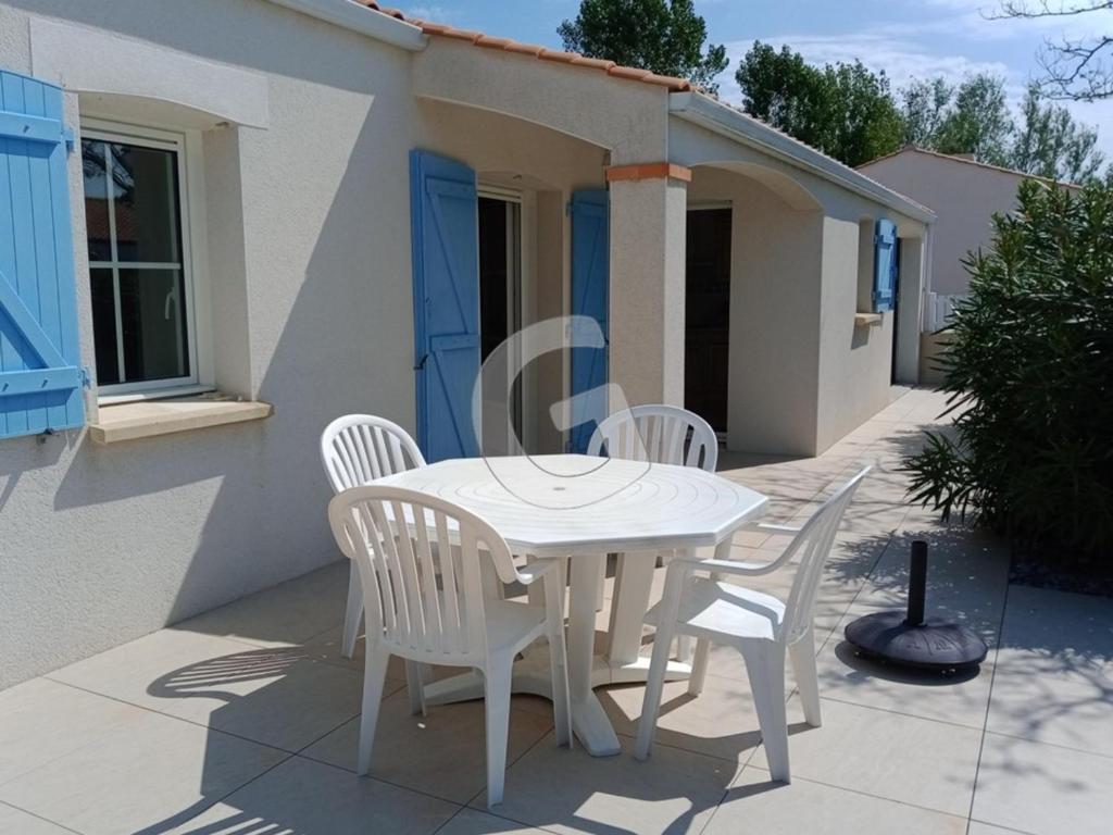 Photo de la galerie de l'établissement Maison T3 avec Jardin, Proche Plage et Commerces, La Tranche-sur-Mer - FR-1-357-59, à La Tranche-sur-Mer