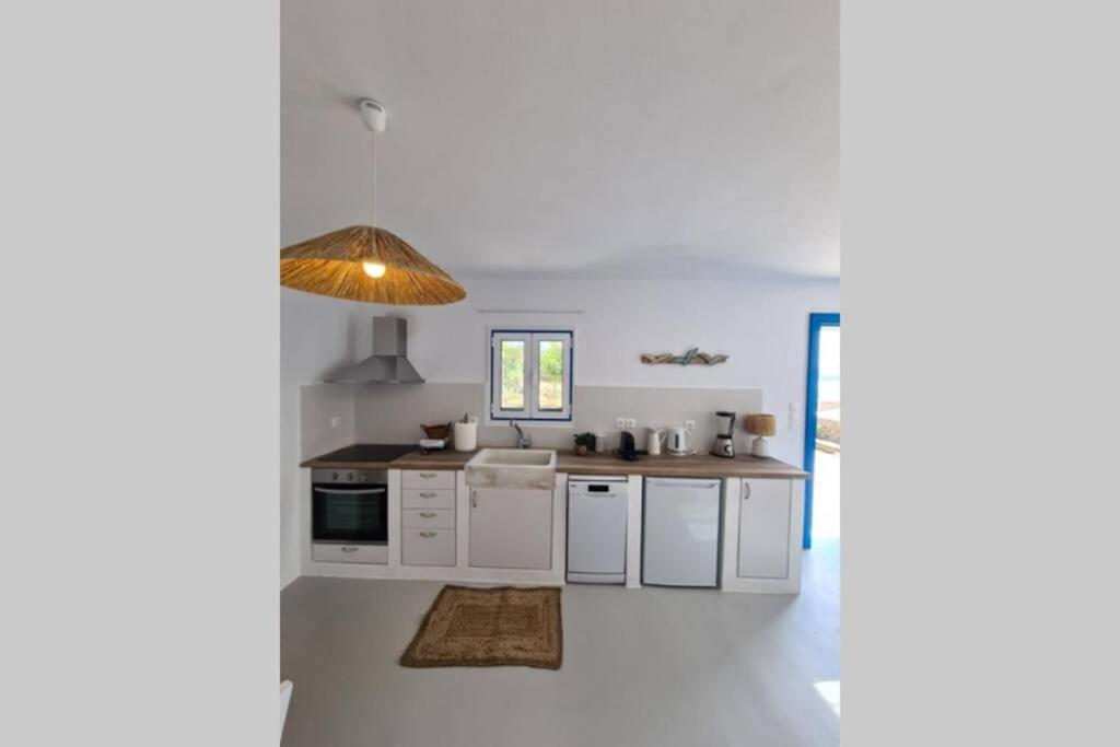 Kuchyň nebo kuchyňský kout v ubytování Kaiya Villas