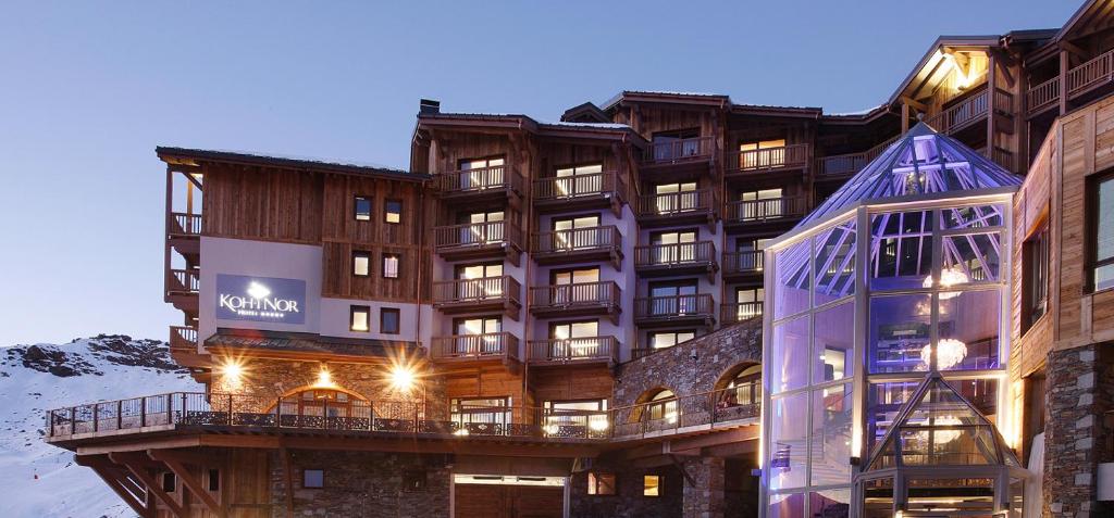 a large building with a sign on the side of it at Hôtel Koh-I Nor by Les Etincelles in Val Thorens