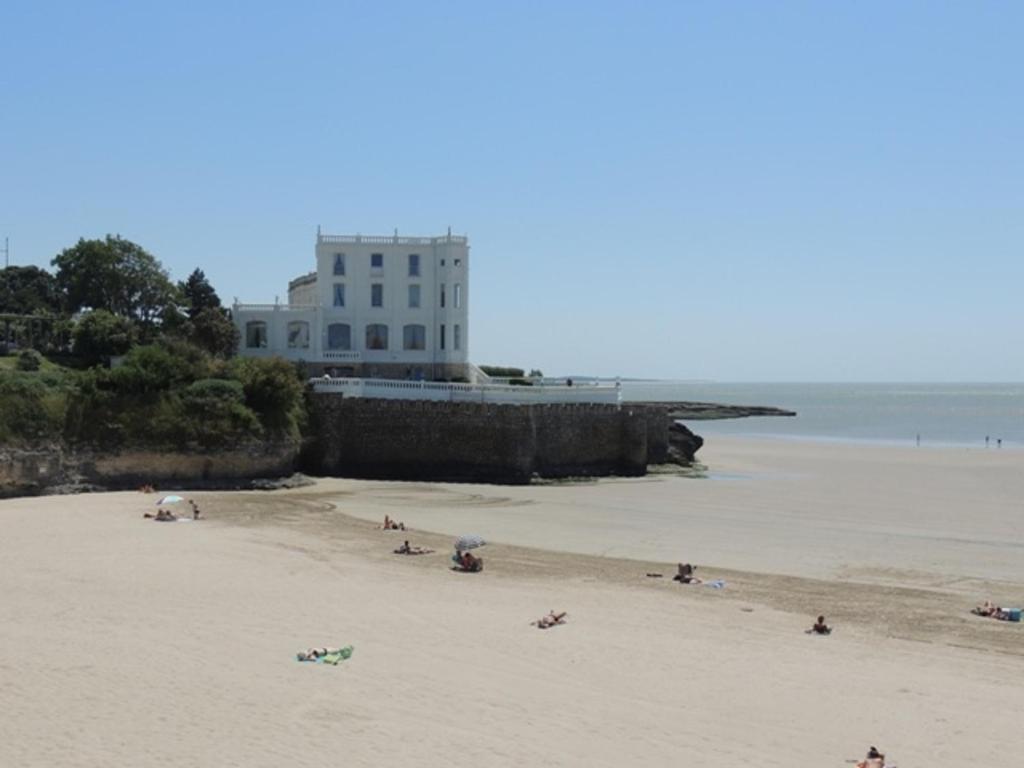 a group of people on a beach with a building at Appartement Royan, 2 pièces, 4 personnes - FR-1-71-62 in Royan