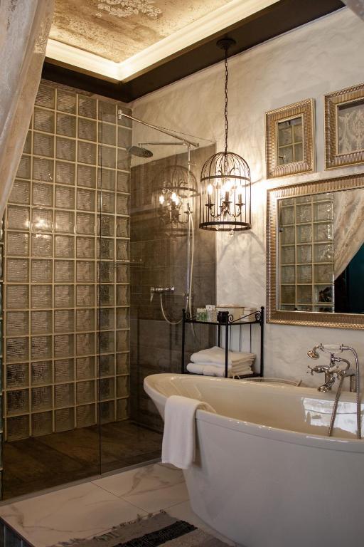 Koupelna v ubytování MaNNa Boutique Hotel