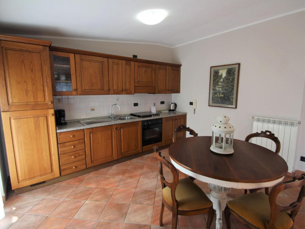 A kitchen or kitchenette at Holiday Home Dada by Interhome