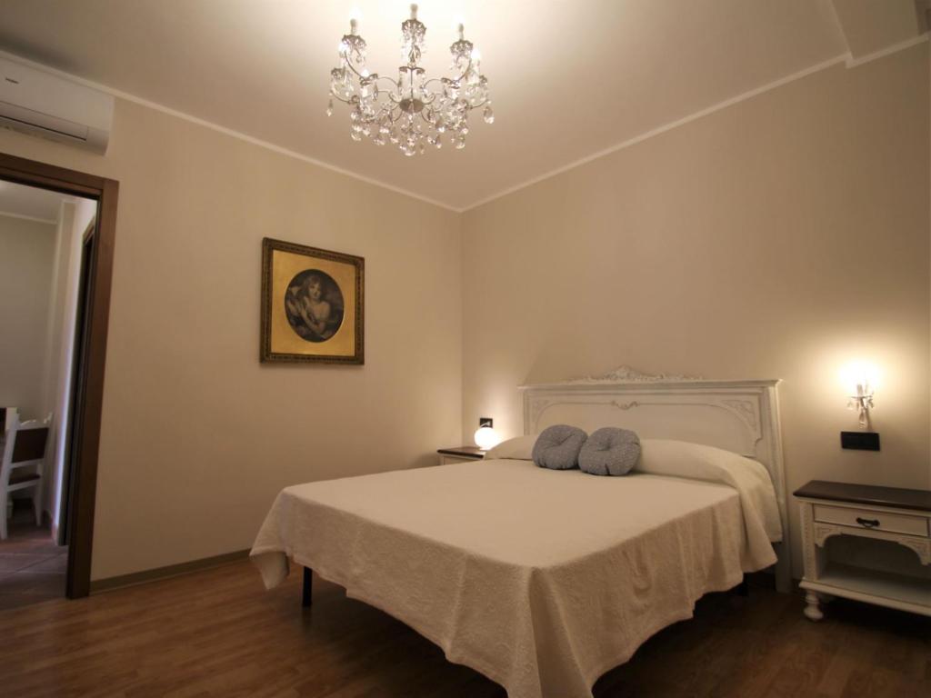 A bed or beds in a room at Holiday Home Dada by Interhome