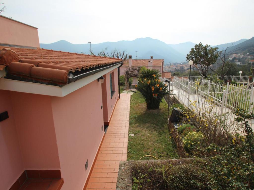 A general mountain view or a mountain view taken from the holiday home