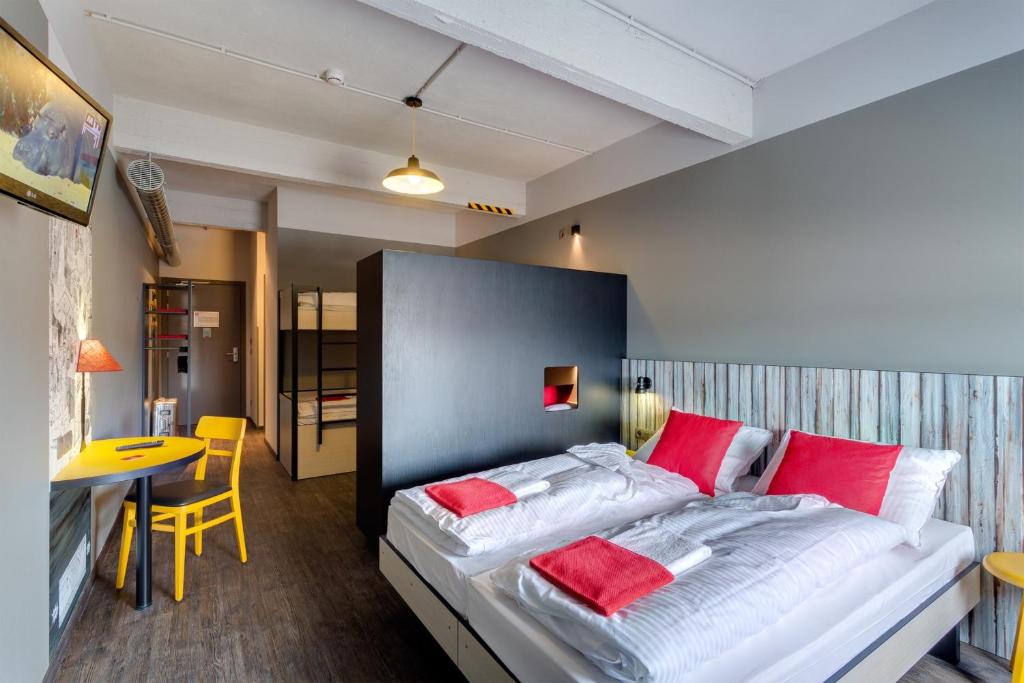 Ein Bett oder Betten in einem Zimmer der Unterkunft MEININGER Hotels Bruxelles City Center