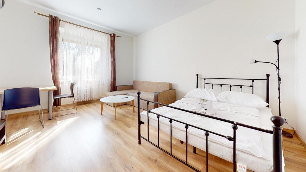 a bedroom with a bed and a table and a tv at roomspoznan pl - Ogrodowa 9 - 24h self check-in in Poznań