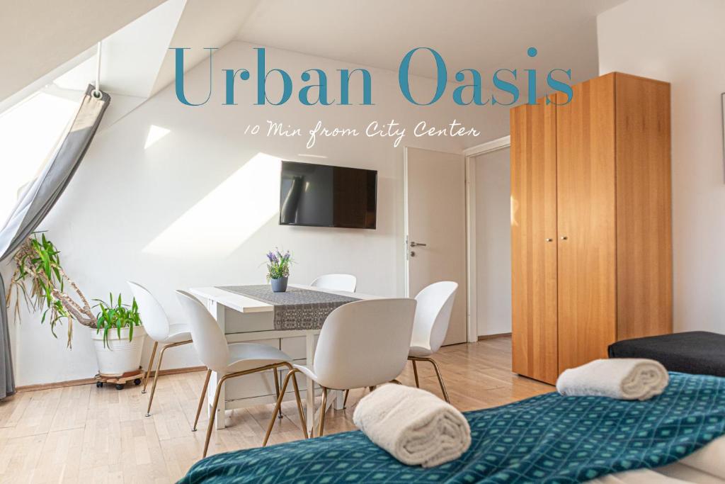 a living room with a dining room table and chairs at Vibrant Aparment perfect for Long Stays in Vienna