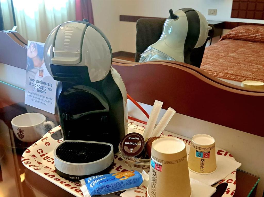 Příslušenství pro přípravu čaje a kávy v ubytování Chocohotel
