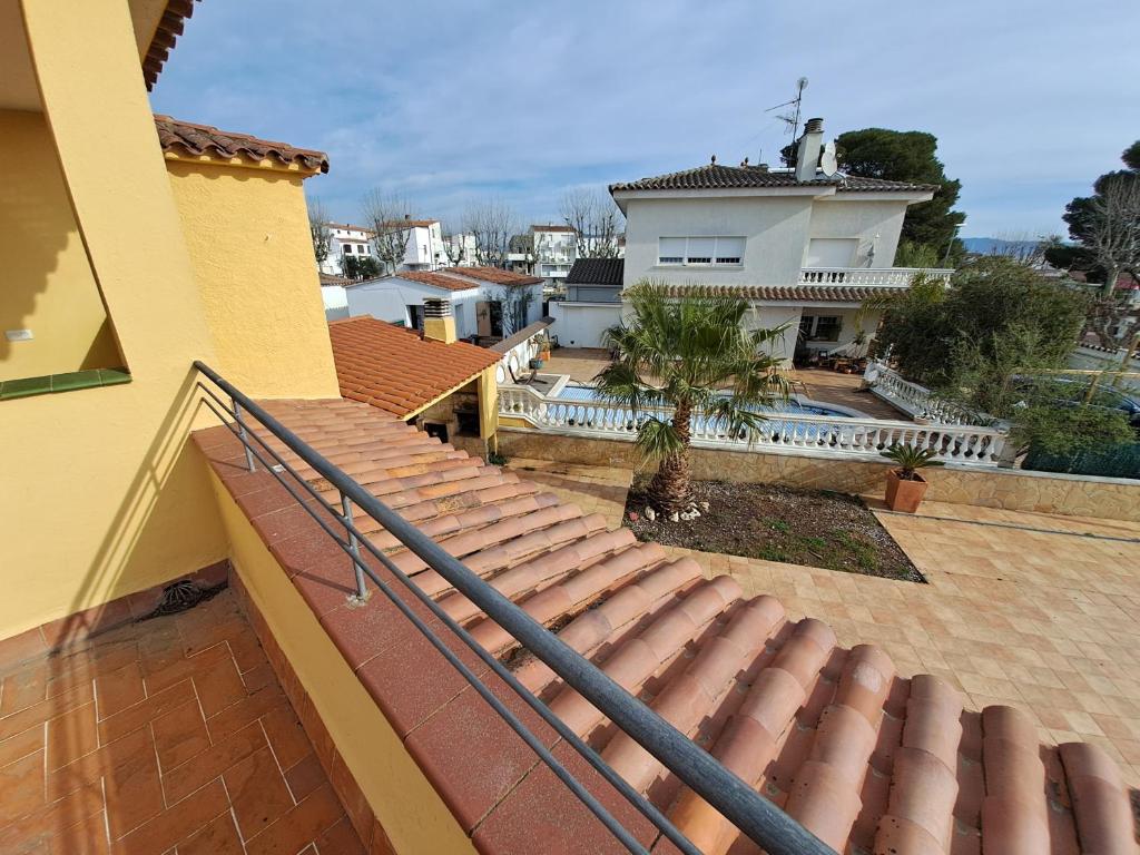 CASA CARMENÇO, Empuriabrava – Precios actualizados 2023