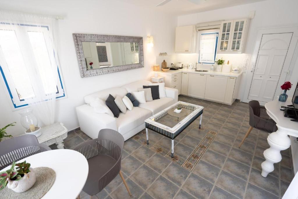 Kuchyň nebo kuchyňský kout v ubytování Kaiya Villas