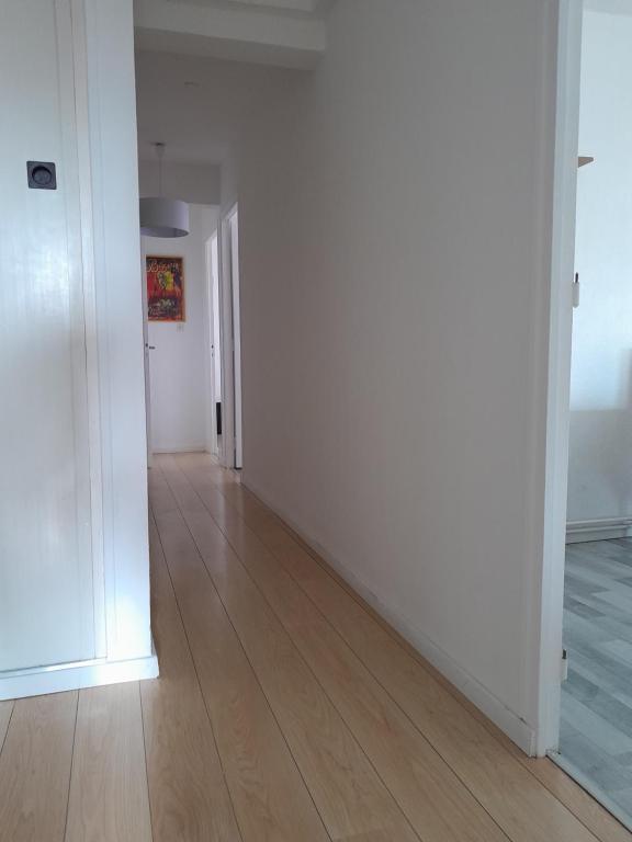 Fotografia z galérie ubytovania CHEZ CHRYSTEL ET PIERRE appartement au calme à 10mn de la mer, place de parking privée dans la résidence v destinácii Béziers