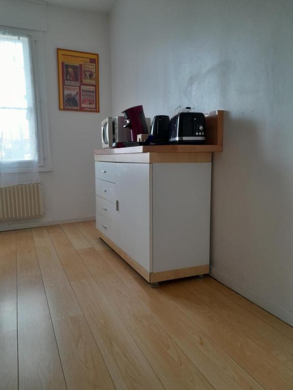 Fotografia z galérie ubytovania CHEZ CHRYSTEL ET PIERRE appartement au calme à 10mn de la mer, place de parking privée dans la résidence v destinácii Béziers