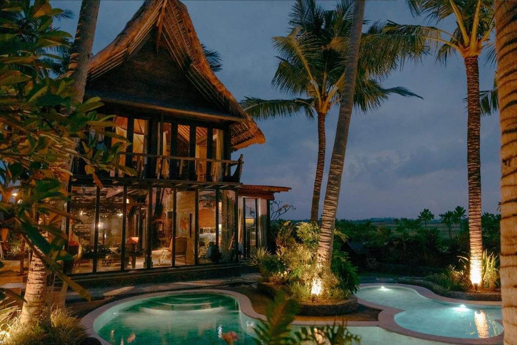 峇里島多人團體住宿推薦:most exotic beachfront villa keong