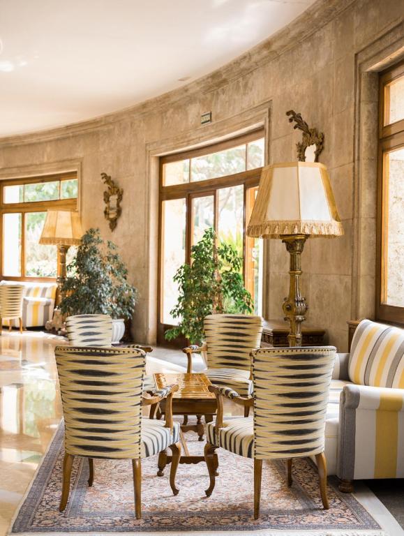 Posezení v ubytování Hostal de la Gavina GL - The Leading Hotels of the World