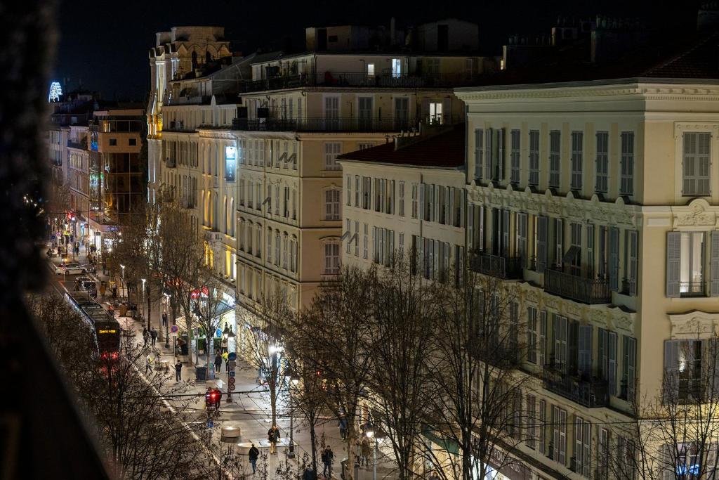 Hotel 64 Nice - Resim 40