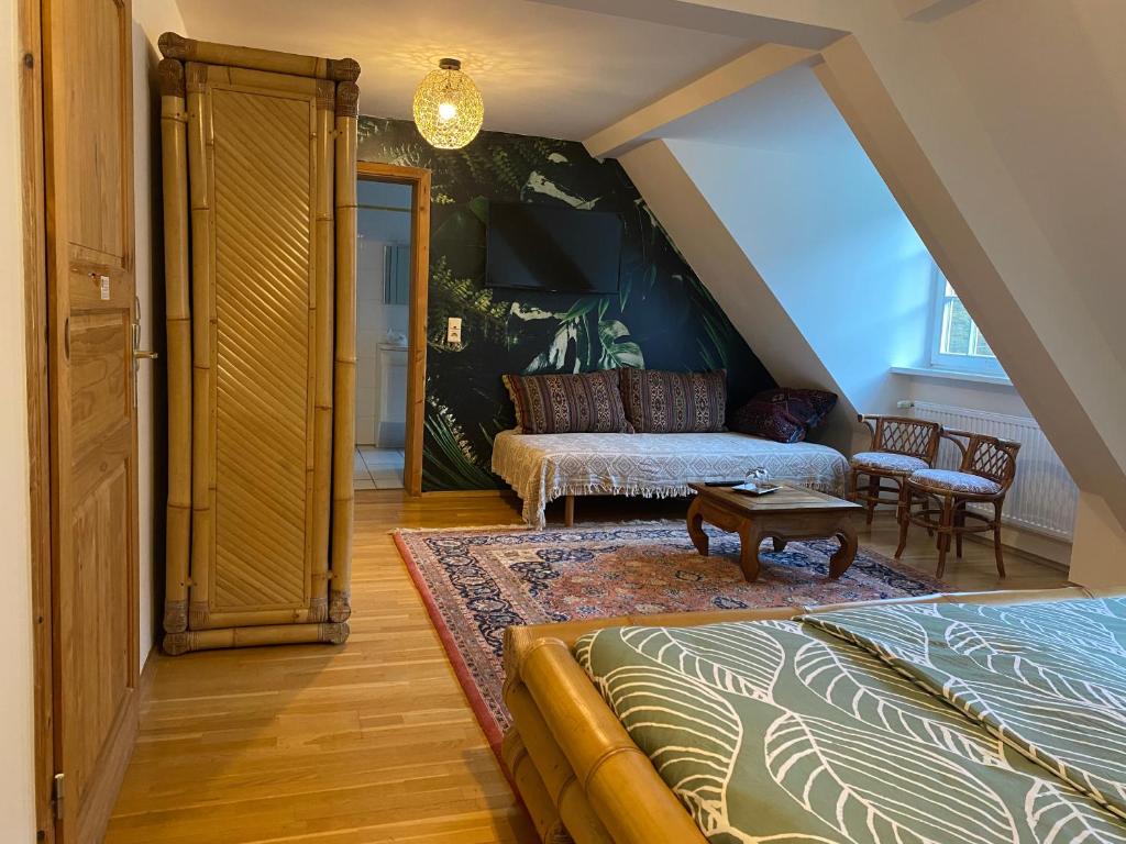 Postel nebo postele na pokoji v ubytování Felsenmühle Neuleiningen