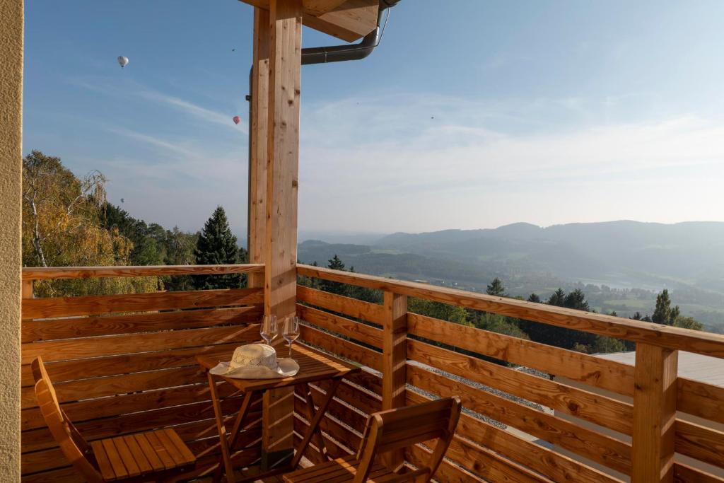 Nespecifikovaný výhled na hory nebo výhled na hory při pohledu z hotelu