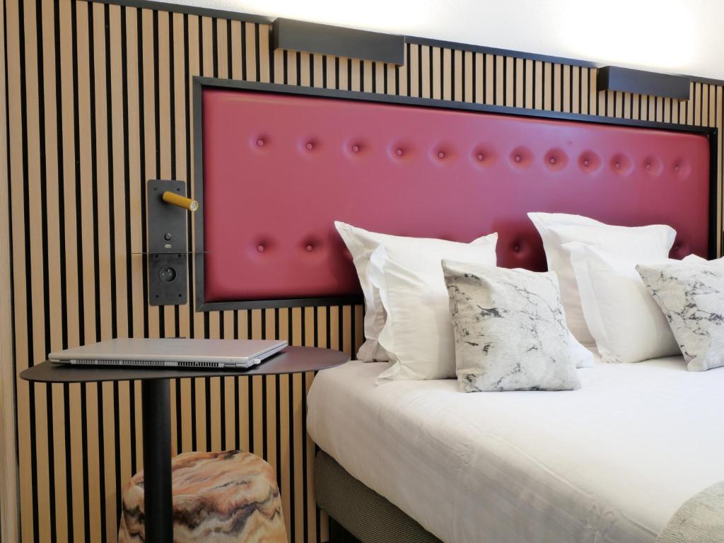 Hôtel Carré Vieux Port - Comfort Room With Large Bed