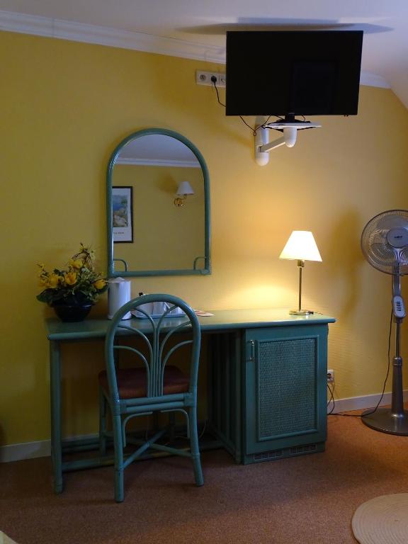 TV a/nebo společenská místnost v ubytování Hotel Le Relais de Pommard