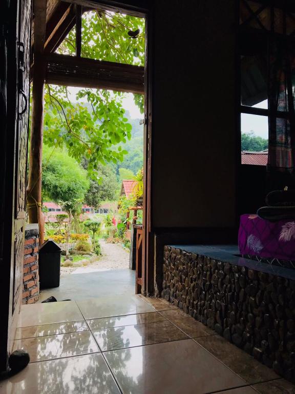 Giardino di Lucky Bamboo'Bungalows-Resto and Orangutan Jungle Trekking Tours