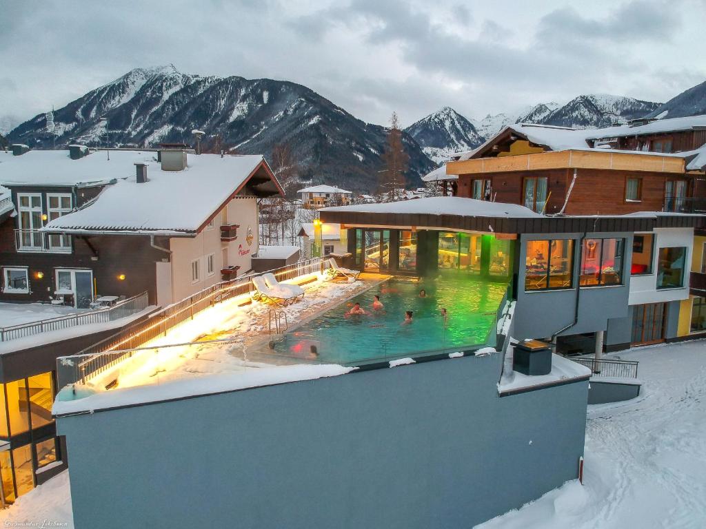 Nespecifikovaný výhled na hory nebo výhled na hory při pohledu z hotelu