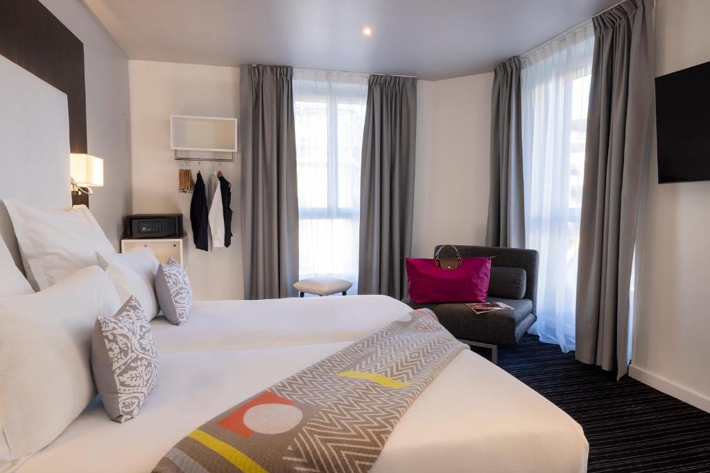 Postel nebo postele na pokoji v ubytování Hotel 64 Nice