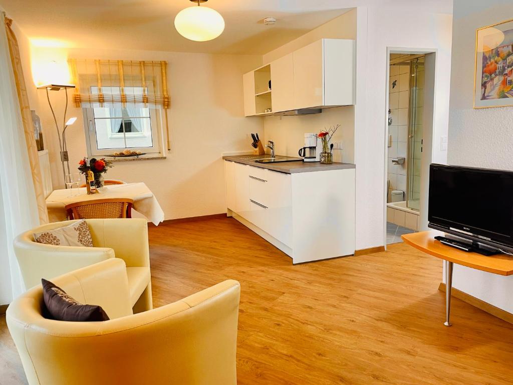 Kuchyň nebo kuchyňský kout v ubytování Im Winkel Appartements und Zimmer