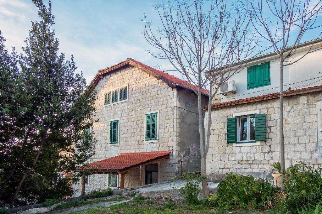 Budova, v ktorej sa apartmán nachádza