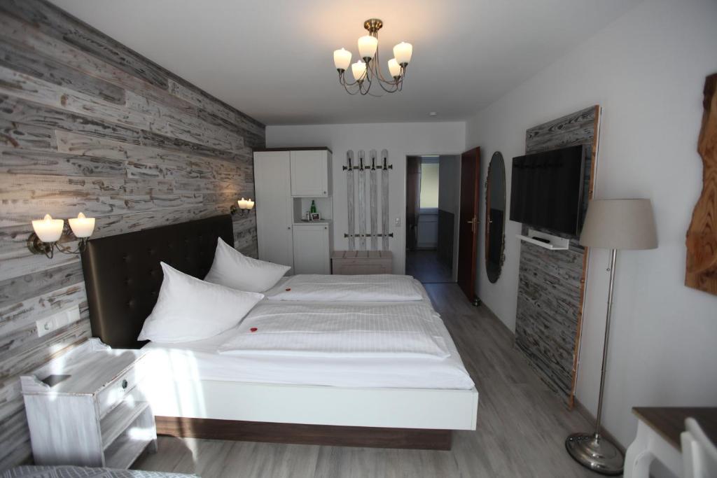 Postel nebo postele na pokoji v ubytování Hotel Diana Garni
