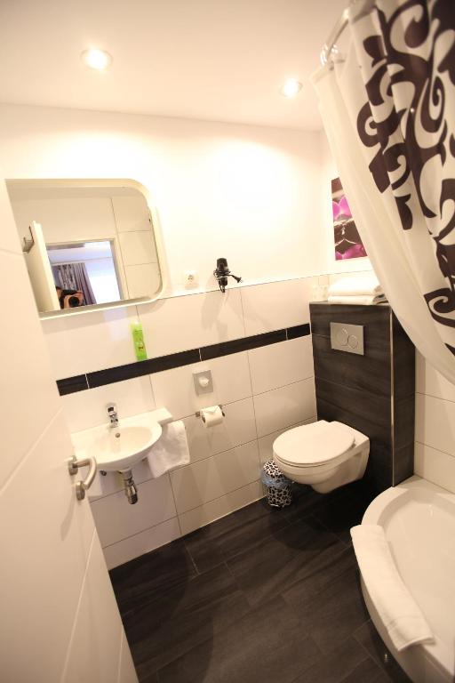 Koupelna v ubytování Hotel Diana Garni