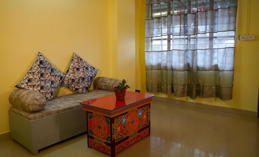 Yellow Sapphire, Premium Sikkimese Homestay - Double Room With Mountain View