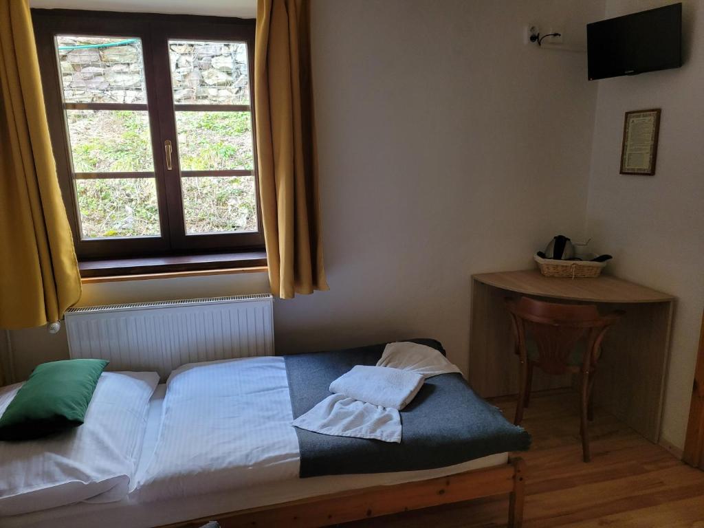A bed or beds in a room at Penzion Klopacka