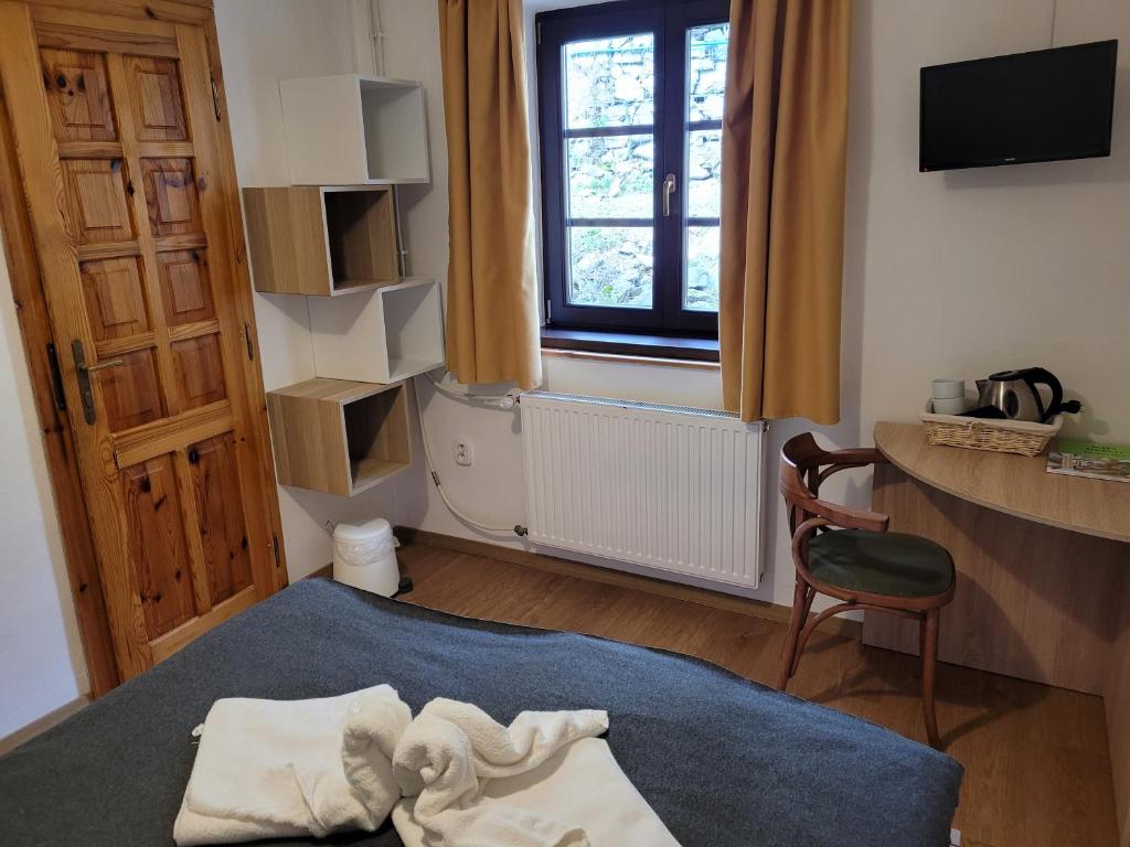 A bed or beds in a room at Penzion Klopacka