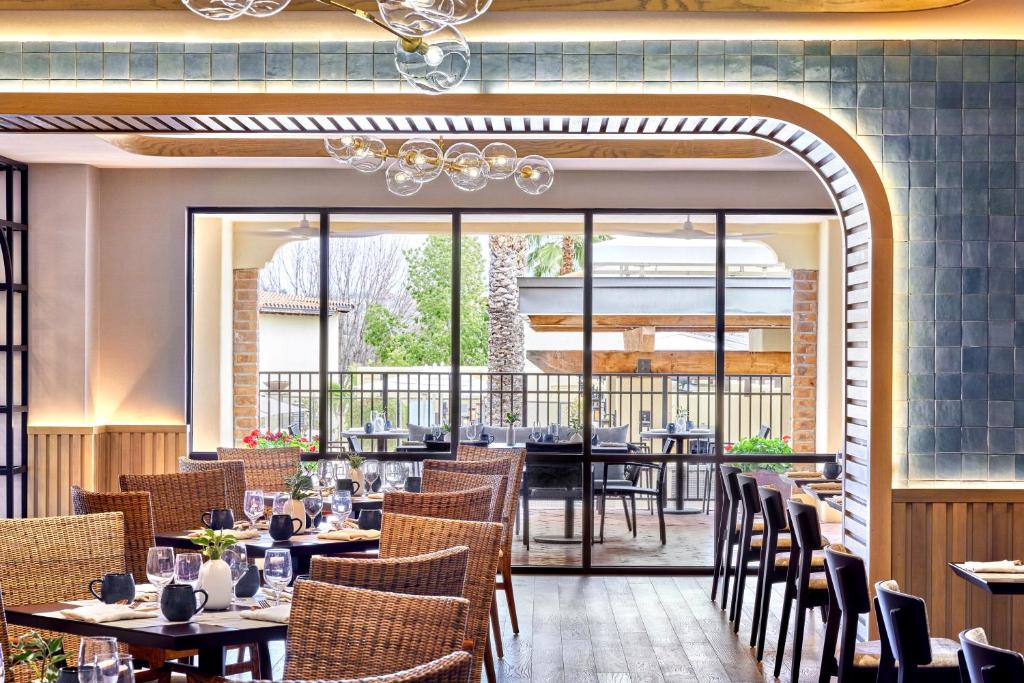 Restaurace v ubytování Omni Tucson National Resort & Spa