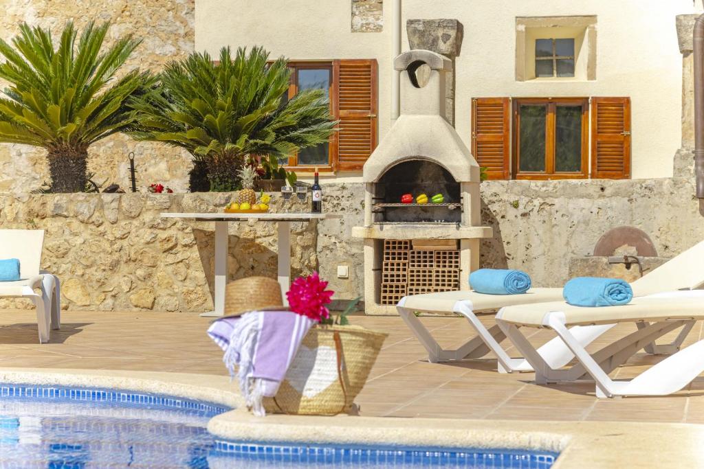 Bazén v ubytovaní Villa Sa Font / Les Cases de la Font alebo v jeho blízkosti
