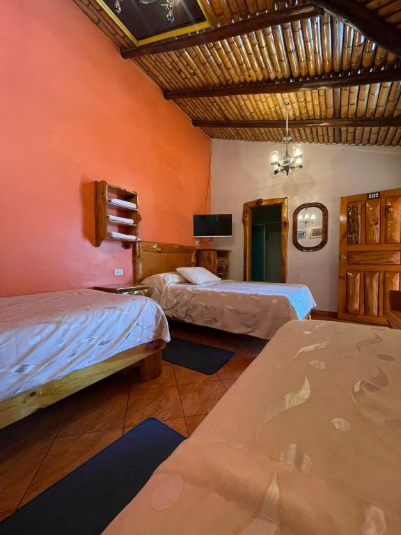 Postel nebo postele na pokoji v ubytování HOTEL El INDIO