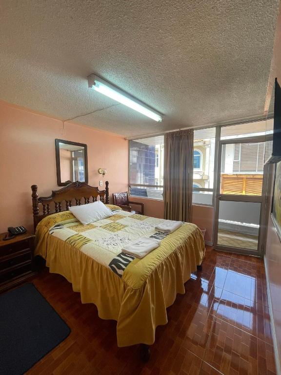 Postel nebo postele na pokoji v ubytování HOTEL El INDIO