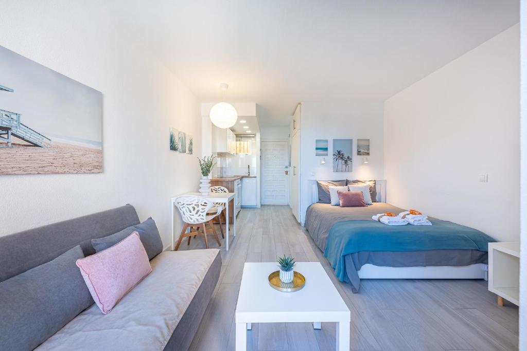 A bed or beds in a room at 797 HOLIDAY RENTALS - Espectacular estudio en Minerva