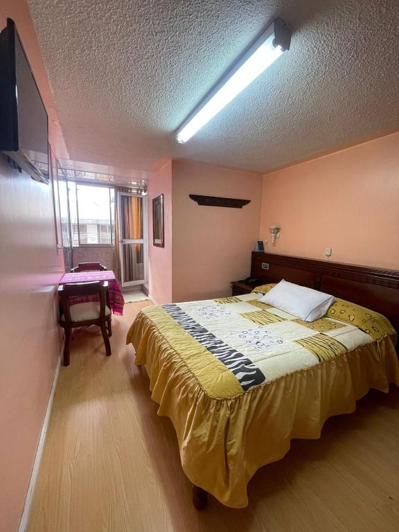 Postel nebo postele na pokoji v ubytování HOTEL El INDIO