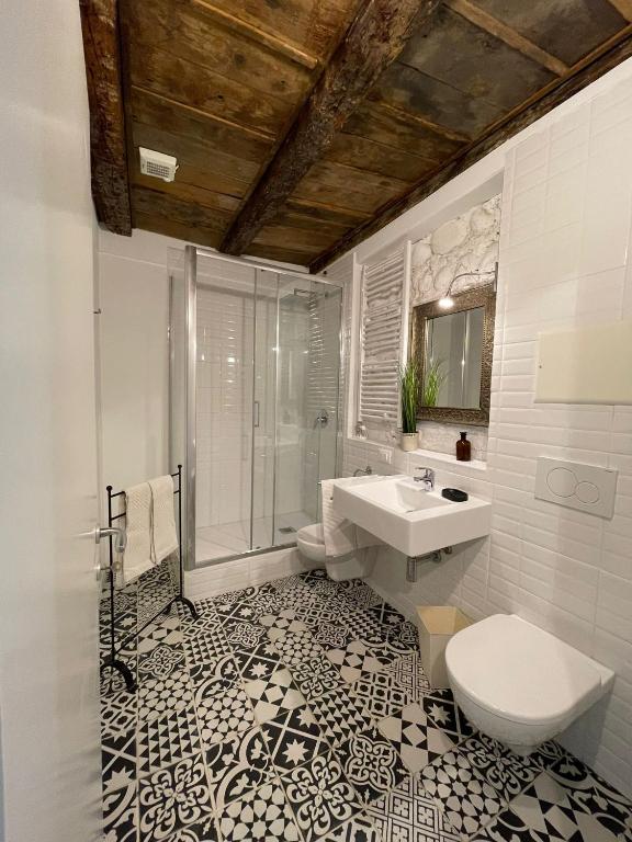A bathroom at Arena al Palio