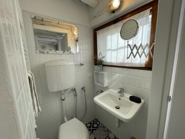A bathroom at Arena al Palio